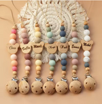 Cargar imagen en el visor de la galería, TinyChew™ – L'attache-tétine personnalisée en bois